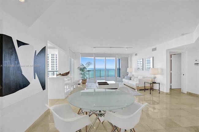 Foto del edificio - 6301 Collins Ave