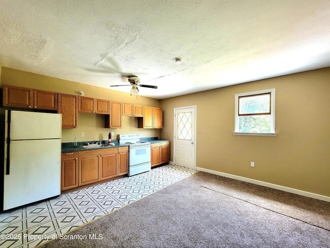 Building Photo - 134 S Main St