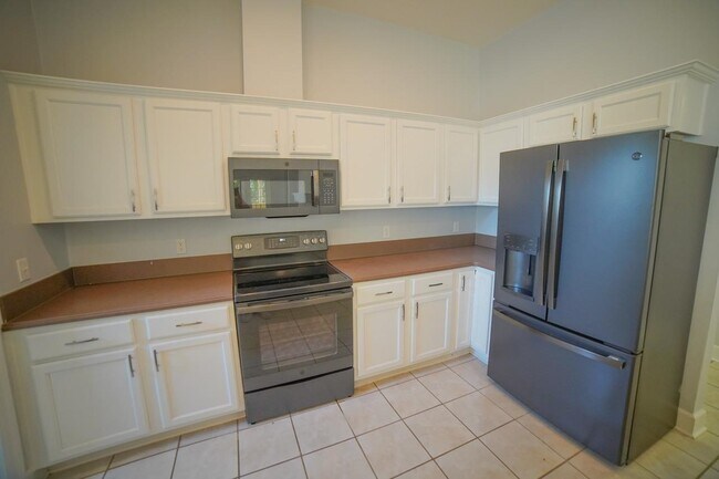 Building Photo - 5569 Hampton Hill Cir