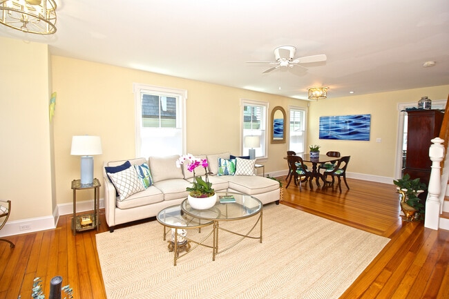Living and Dining - 105 John St