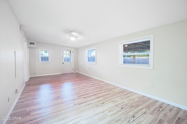 Foto del edificio - 1504 W 13th St