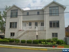 Building Photo - 8 Hillcrest Ave