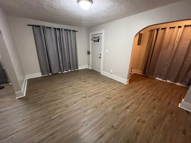 Foto del edificio - 2411 Hiland St