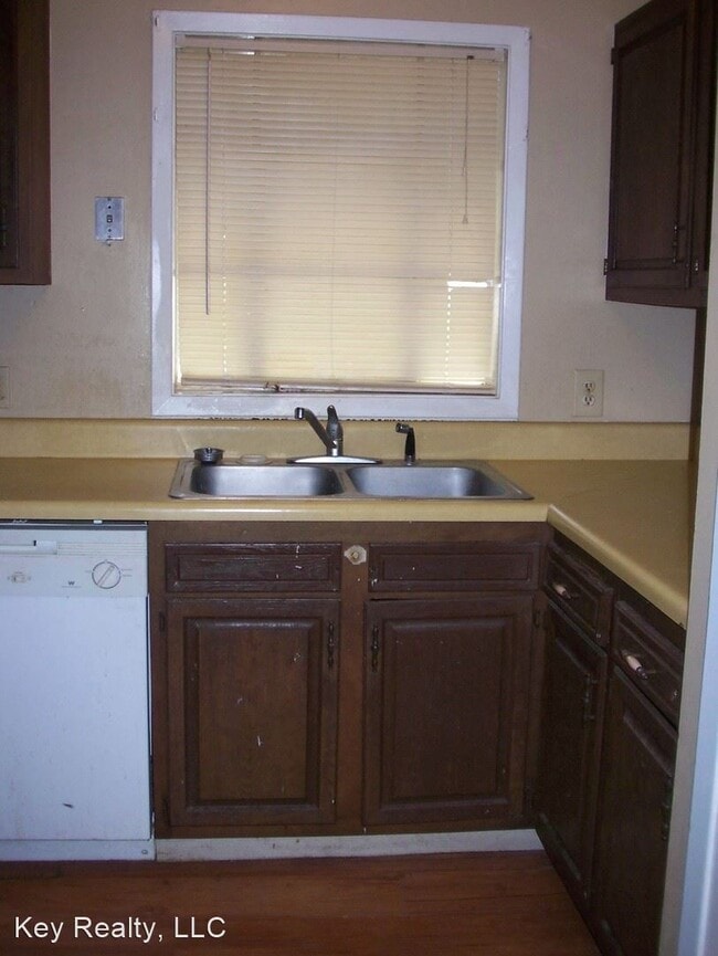 Building Photo - 3 br, 1 bath House - 204 24th Street