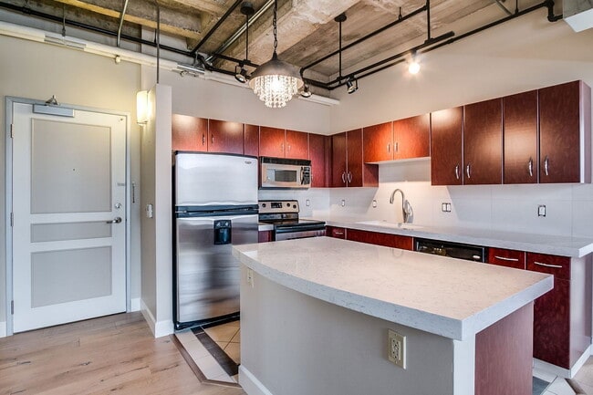 Photo - 114 W Adams St Apartment