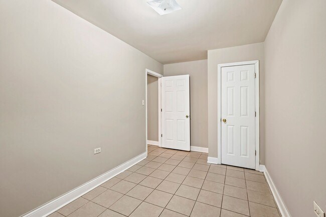 Foto del edificio - 4851 S Prairie Ave