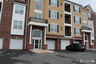 Building Photo - 611 Doral Ct