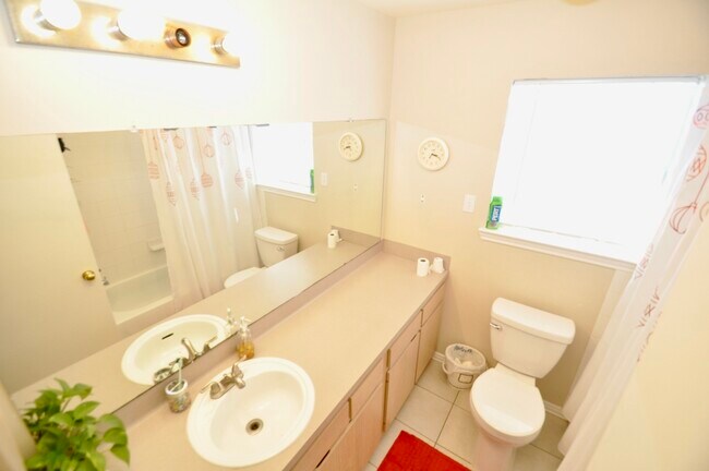 Foto del edificio - 3239 Beran Dr