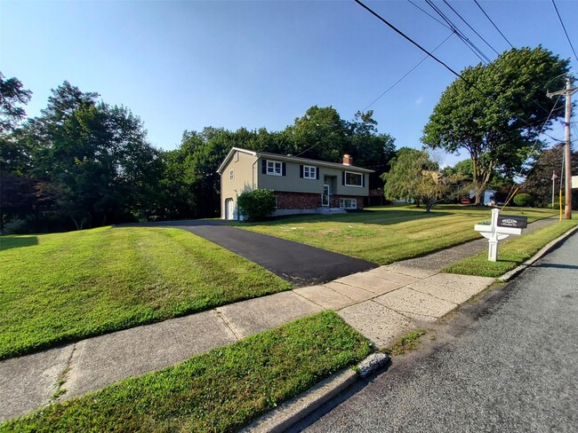 Foto del edificio - 7 Forestdale Ave