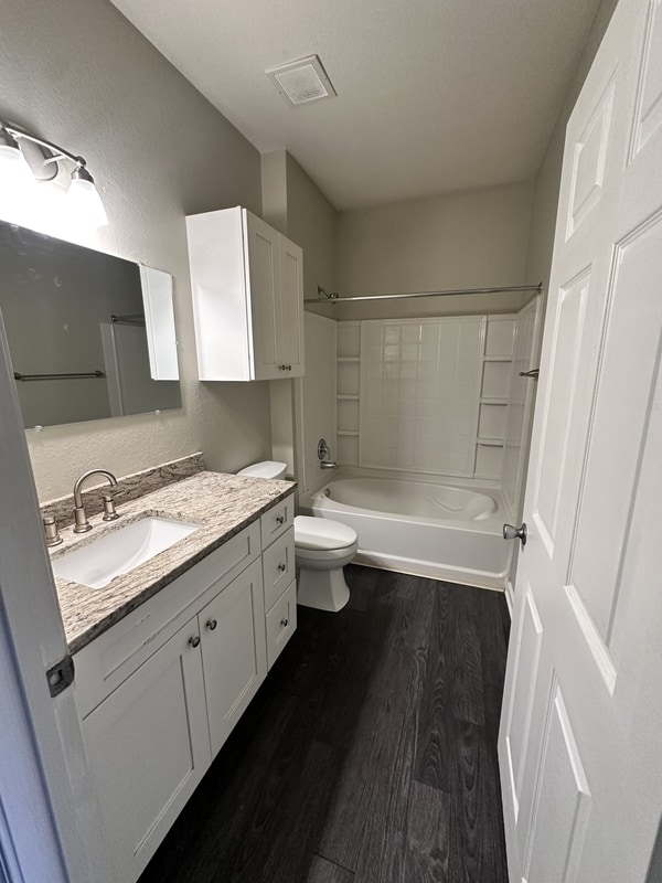 Building Photo - 800 Vista Lake Dr