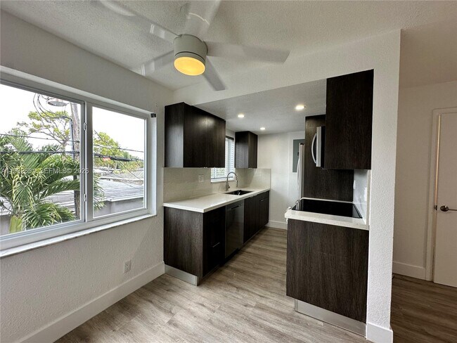 Foto del edificio - 913 NE 17th St