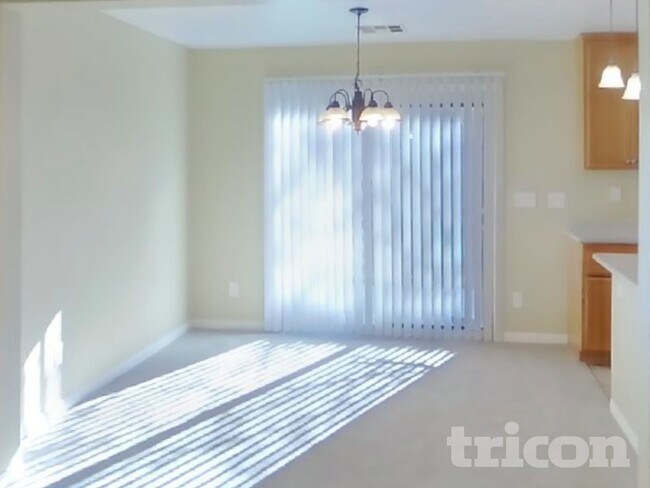 Foto del edificio - 10743 Iona Island Ave