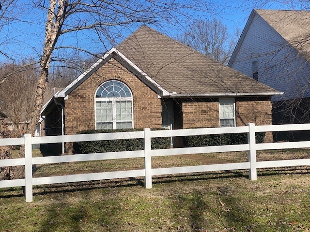 Building Photo - 12 Rustic Bridge Dr