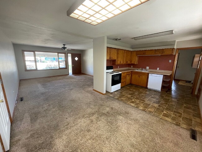 Building Photo - 957 N Redbarn Ln
