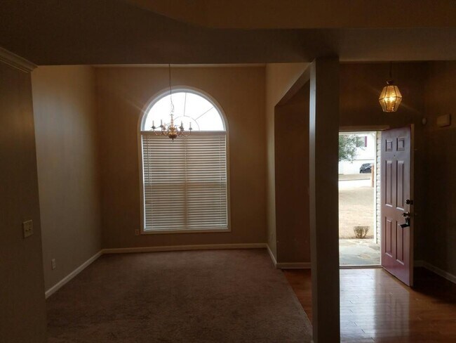 Foto del edificio - 4428 James Wade Dr