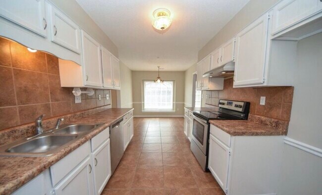 Building Photo - 7347 Kingsland Dr