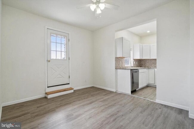 Building Photo - 660 Loraine St