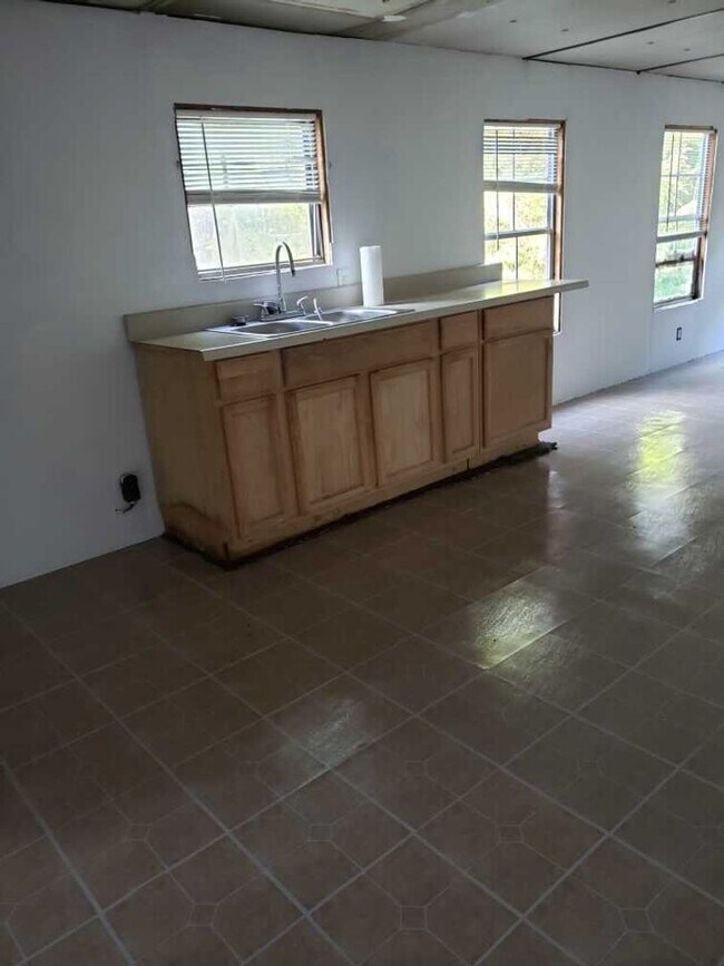 Foto del edificio - Rent this 4 Bedroom, 2 baths in Elgin!