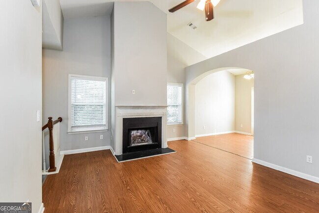 Building Photo - 204 Happy Trail