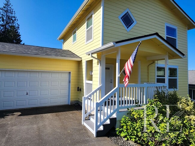 Building Photo - Inviting Poulsbo Home with Open Layout, Fe...