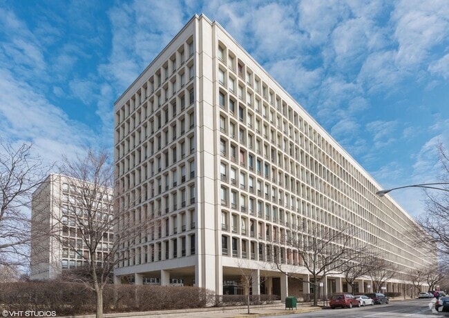 Building Photo - 1400 E 55th Pl