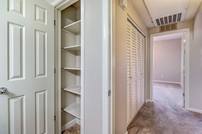 Foto del edificio - 6530 Hearthstone Cir