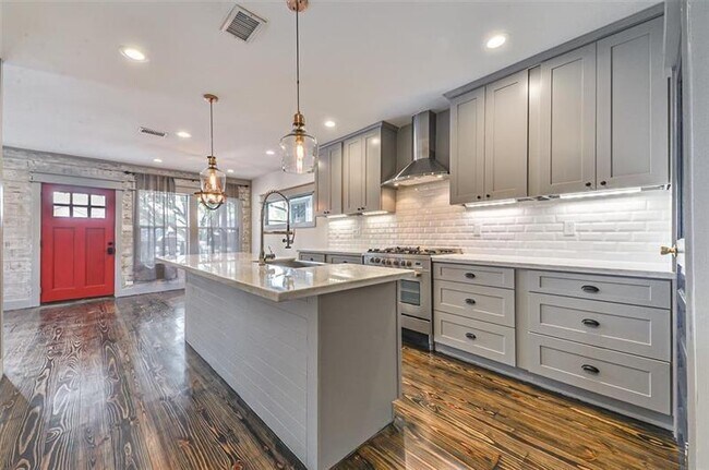 Building Photo - amazing lovely homes