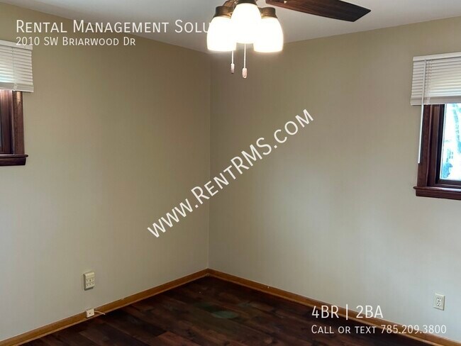 Building Photo - 2010 SW Briarwood Dr