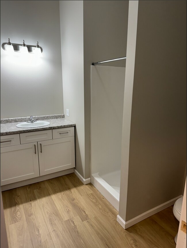 Baño - 712 12th St
