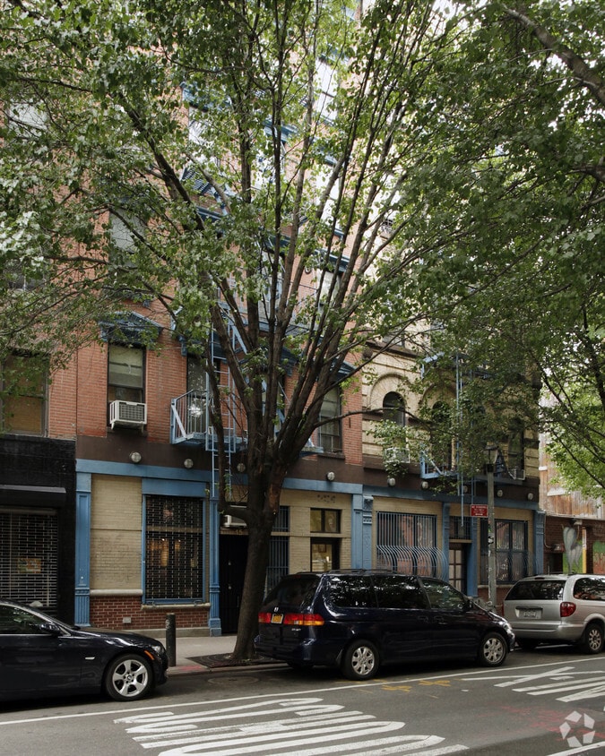 Building Photo - 13 Clinton St