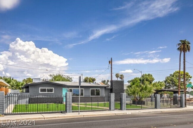 Building Photo - 829 E Oakey Blvd