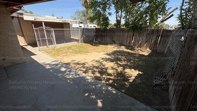 Foto del edificio - 3 bedroom 1 bathroom house located near E. California Ave/ Mt Vernon Ave