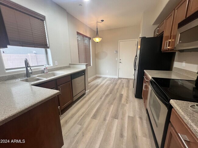Foto del edificio - 15842 N 73rd Ln