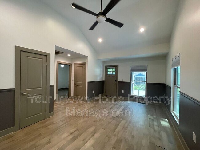 Foto del edificio - 1264 Lyle Pl NW