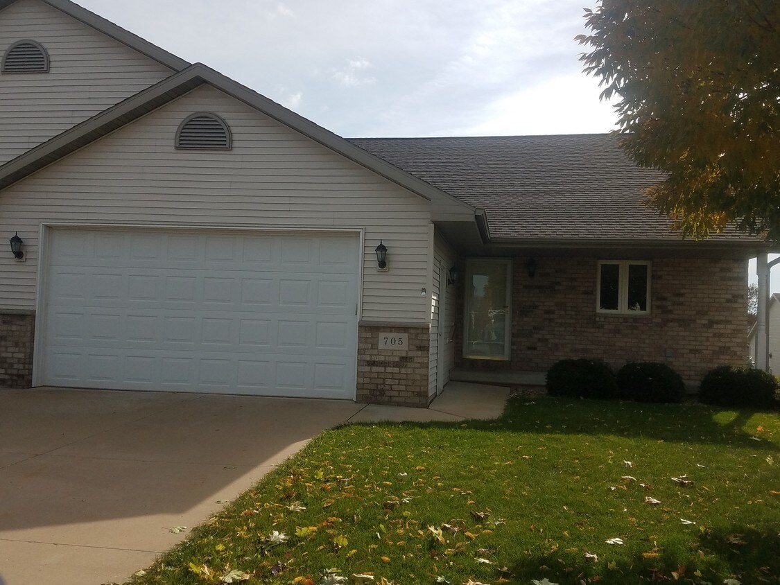 705 Kramer Ln, Kimberly, WI 54136 Townhome Rentals in Kimberly WI