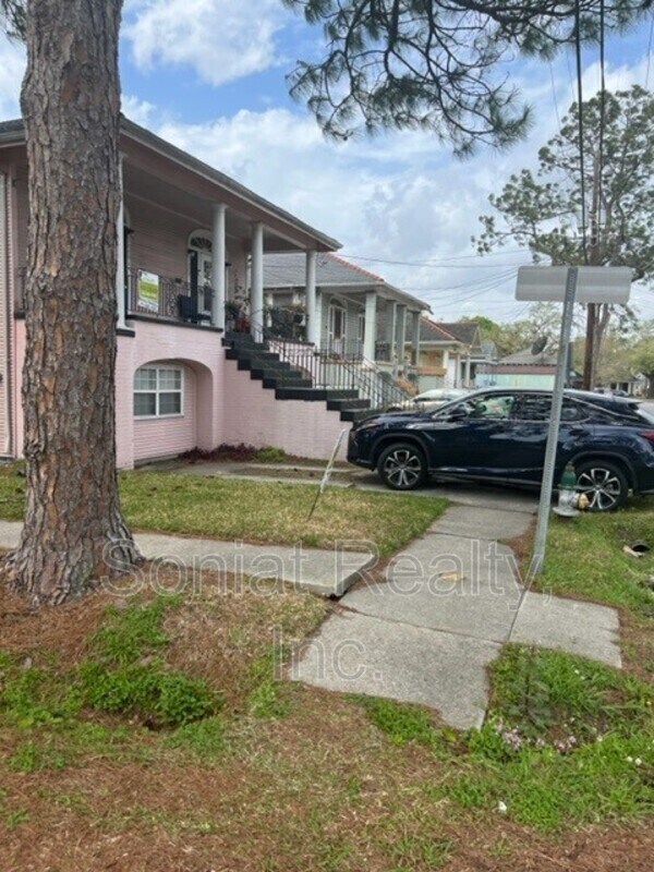 Foto del edificio - 3000 Serantine St