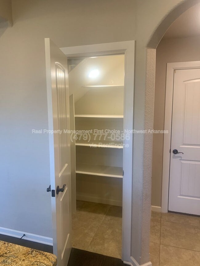 Building Photo - 1630 Abbey Ln