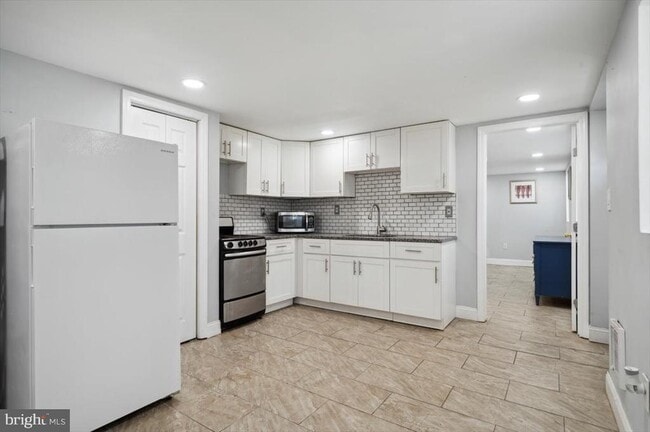 Building Photo - 800 S 60th St