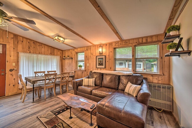 Building Photo - 783 Woodstock Rd