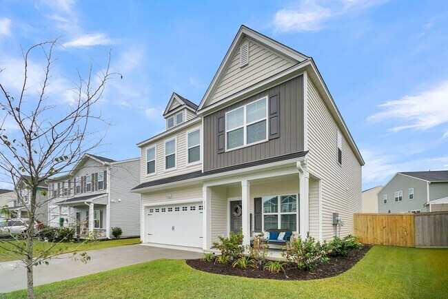 Building Photo - Spacious Summerville Home