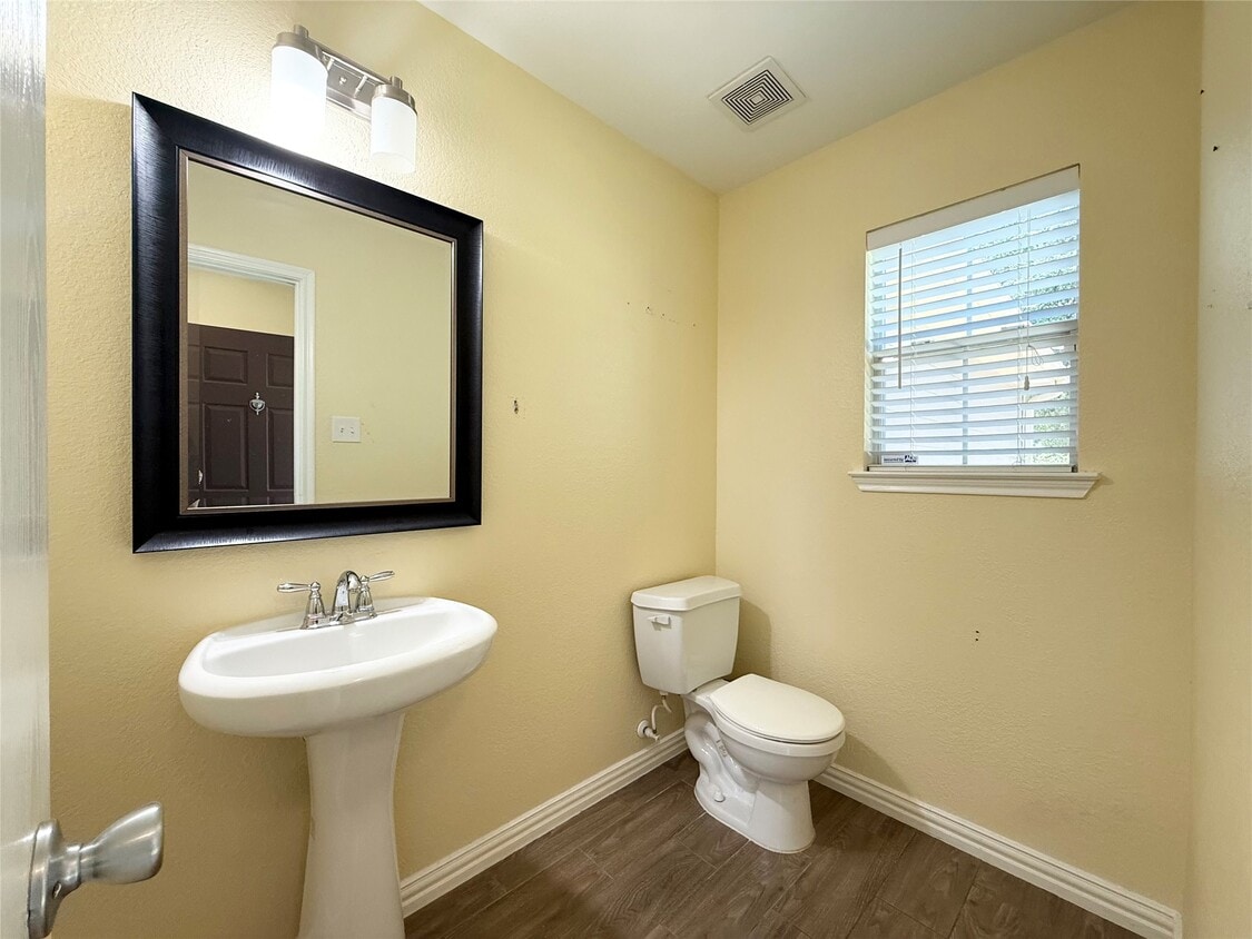Building Photo - 910 Staffordale Manor Ln