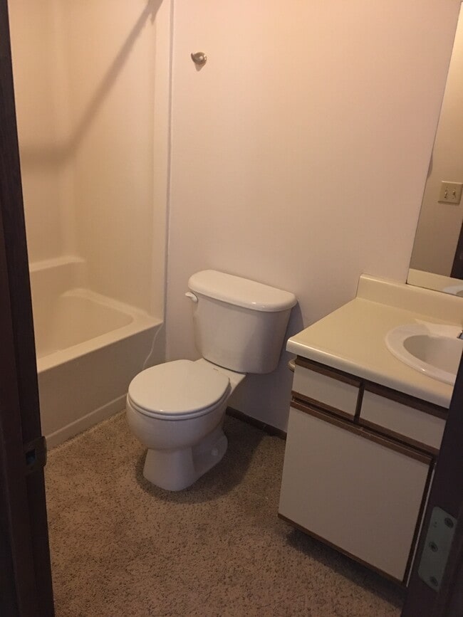 Bathroom 2 - 1800 Elbow Bnd