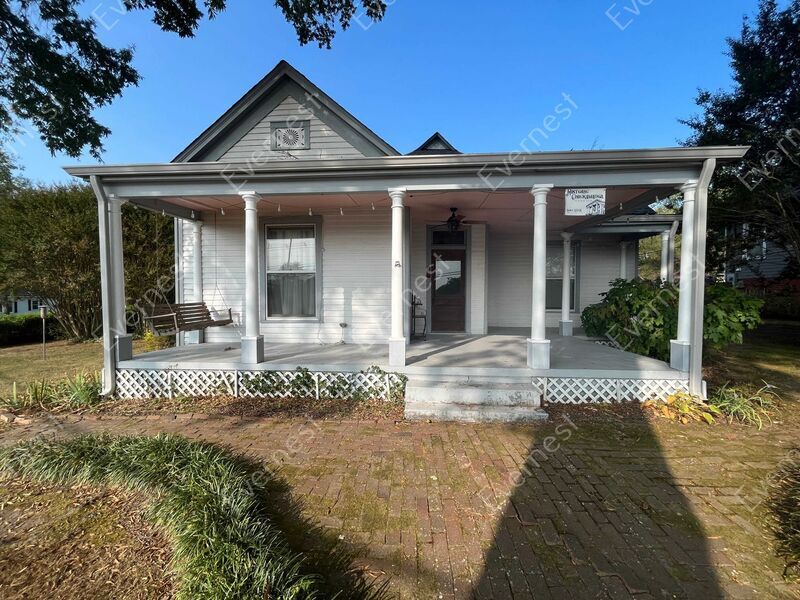 Primary Photo - 411 Cove Rd