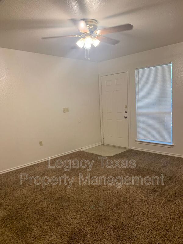 Foto del edificio - 1110 Williams Ave