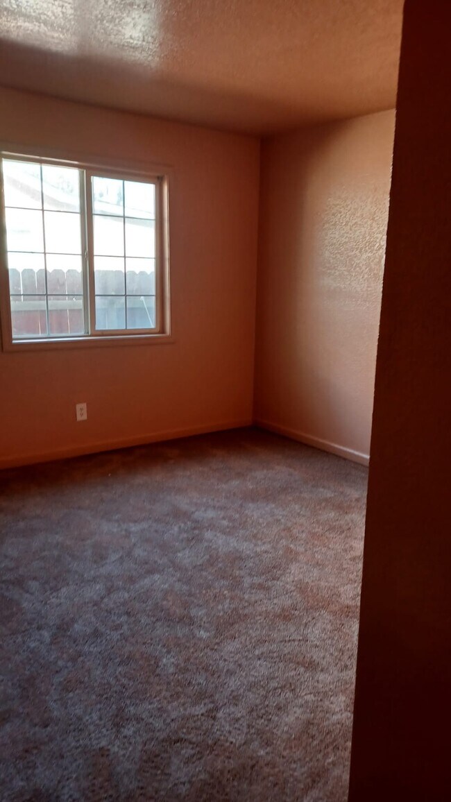 Bedroom - 1137 Alberni St