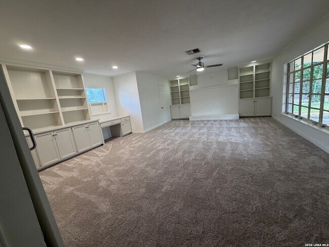 Foto del edificio - 543 Brightwood Pl