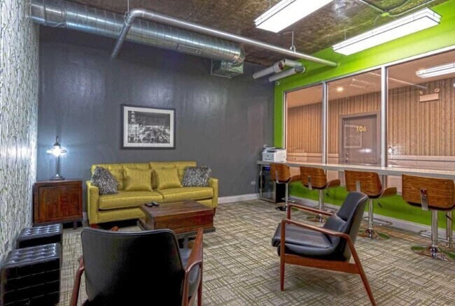 Foto del edificio - 4600 N Clarendon Ave