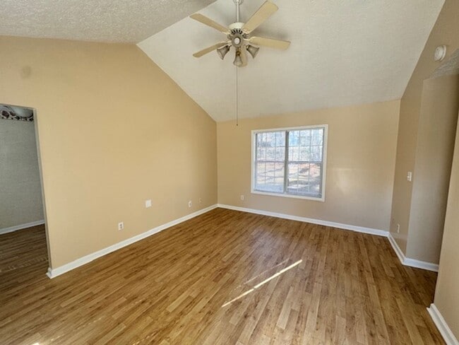 Foto del edificio - 135 Ridgefield Dr