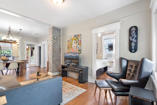 Building Photo - 1832 W 2nd Ave