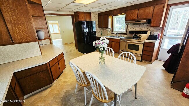 Building Photo - 12 Anderson Dr